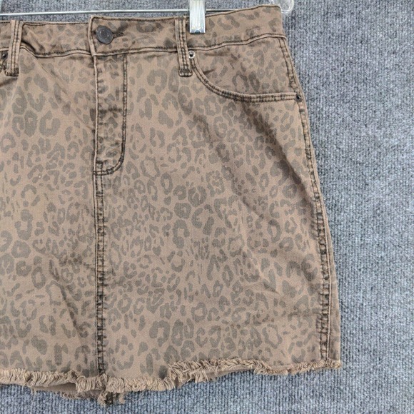 Mudd Flex Stretch Womens Jean Shorts Brown Leopard Pattern Size 13 Pockets - Picture 8 of 11